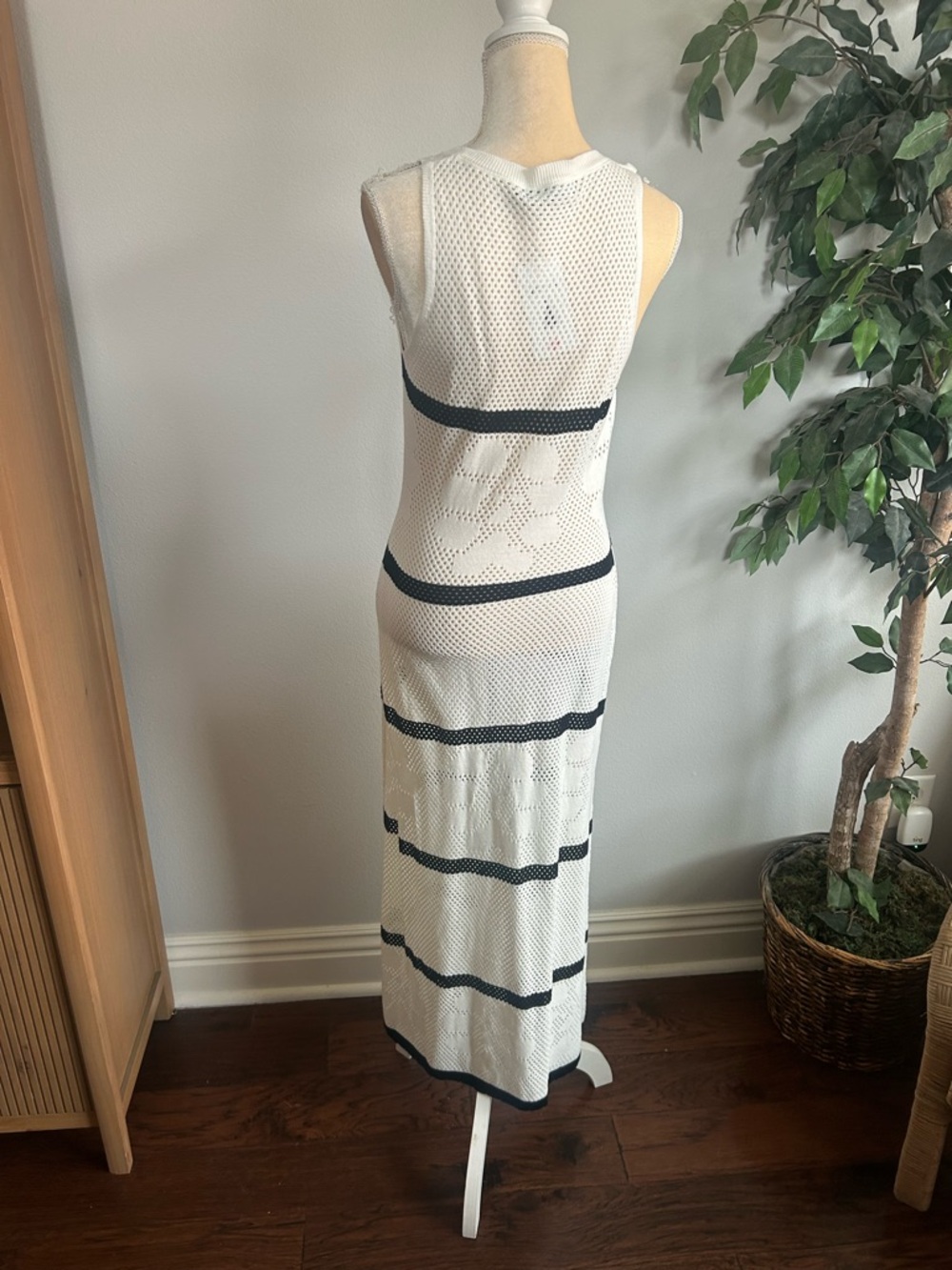 NWT Zesica White Sleeveless Knit Maxi Dress with Black Stripes Sz M - Picture 4 of 5